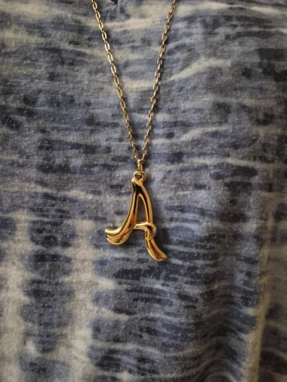 Avon Gold Tone Initial A Necklace - Picture 4 of 7